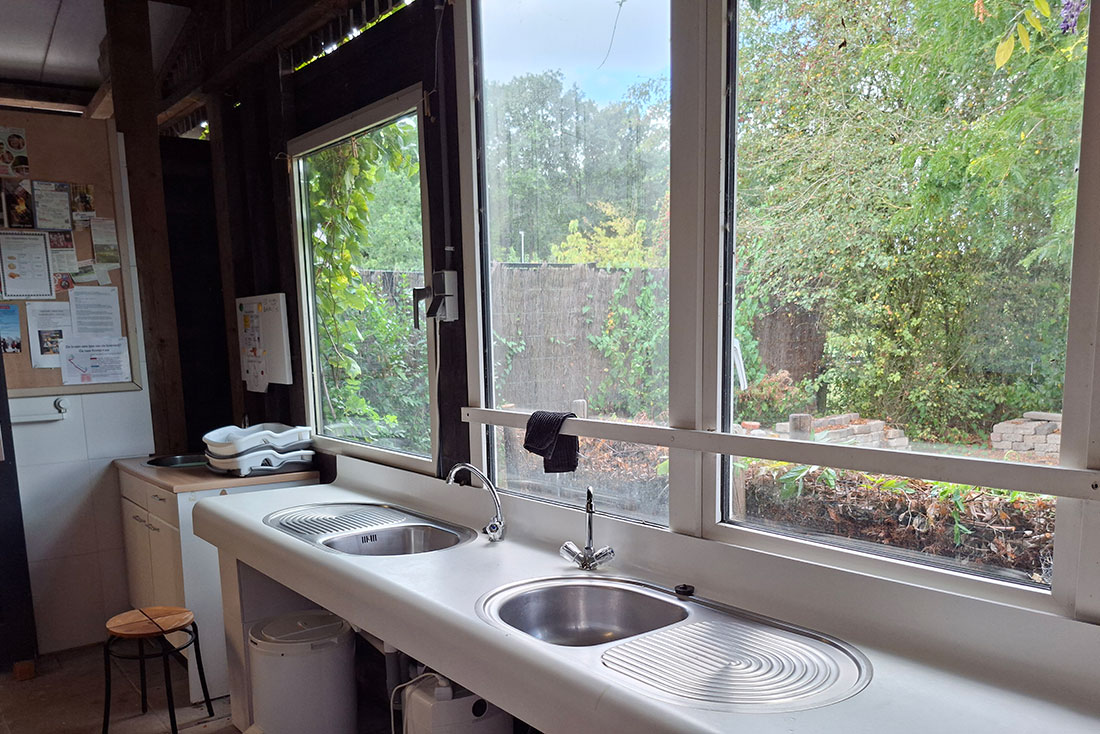 Het sanitairgebouw van Hoeve Boord Ven