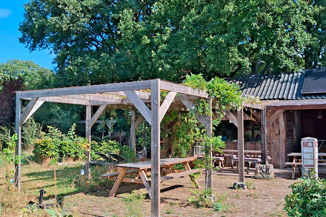 Het terras bij Hoeve Boord Ven