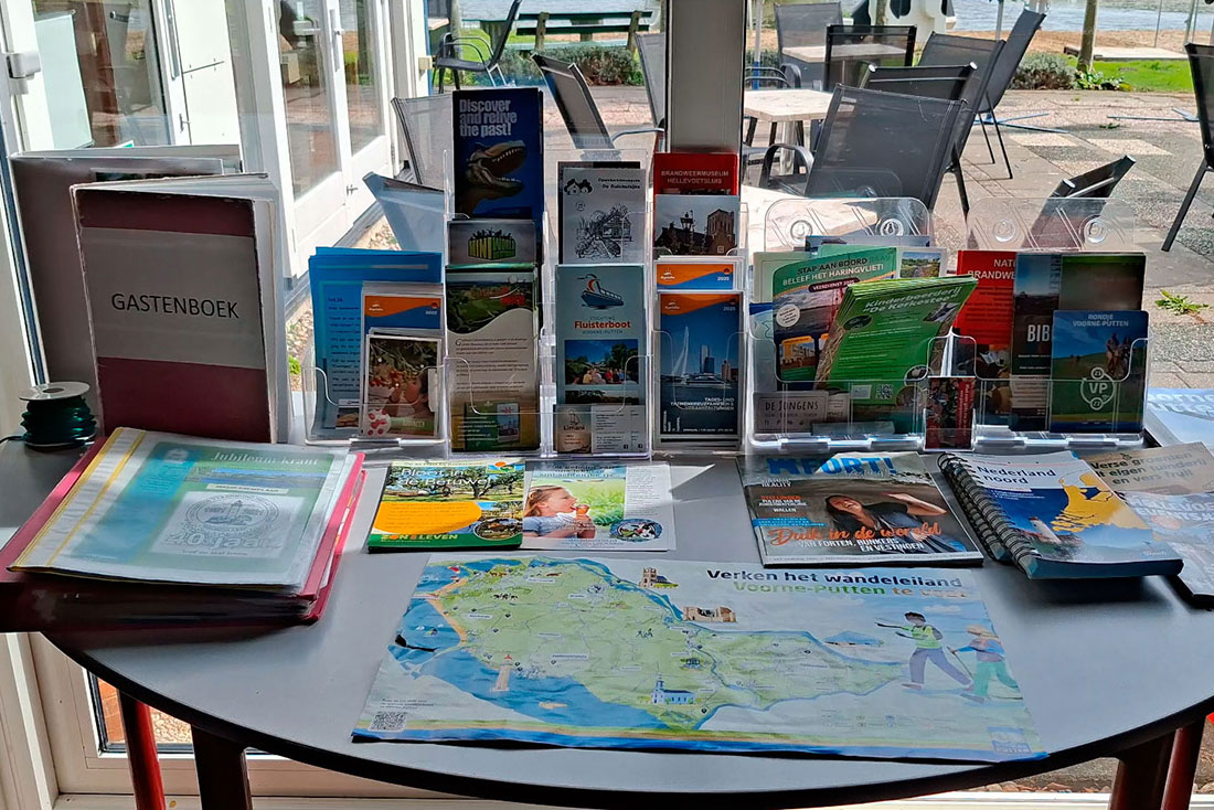 Folders van de omgeving van naturistencamping De Brongaard in Hellevoetsluis